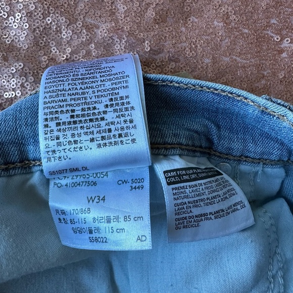 NEW Levi's Women's Mid Length Denim Jean Shorts 18 W34. Classic, Camping - Picture 6 of 8